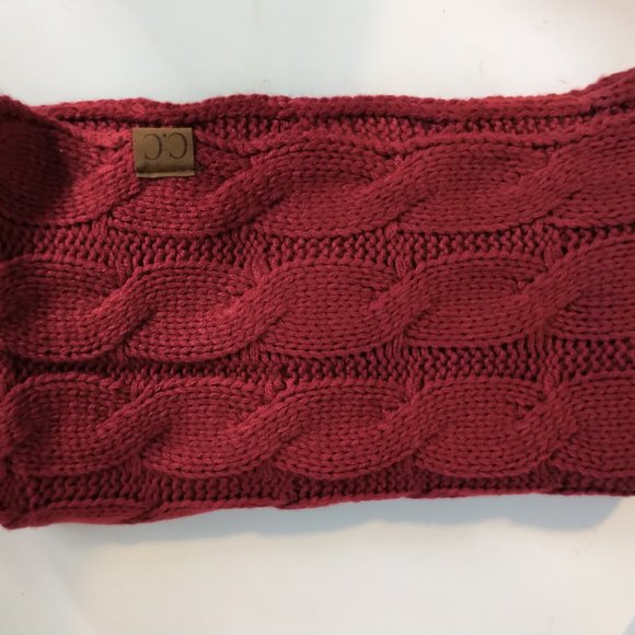 C.C. Infinity Cable Knit Scarf - Picture 4 of 4